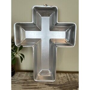 Wilton Vintage Cross Aluminum Cake Pan Easter Baptism Communion 502-2502 / Home